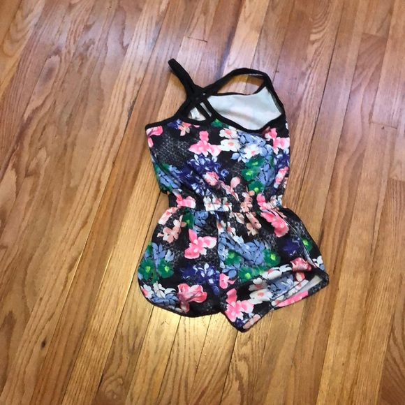 ✨Floral romper✨ - Picture 2 of 2